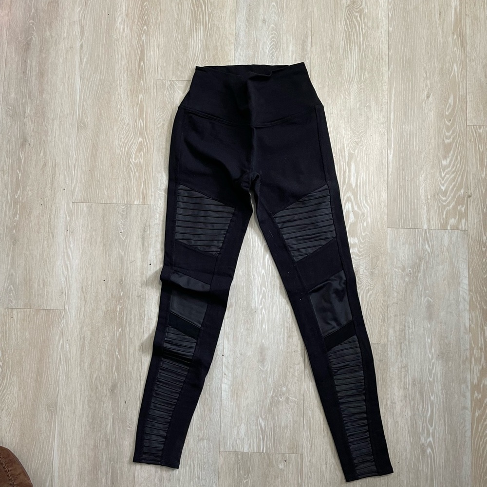 ALO Yoga Moto leggings